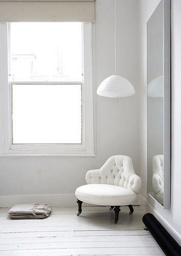 白色地板营造温馨空间a25303